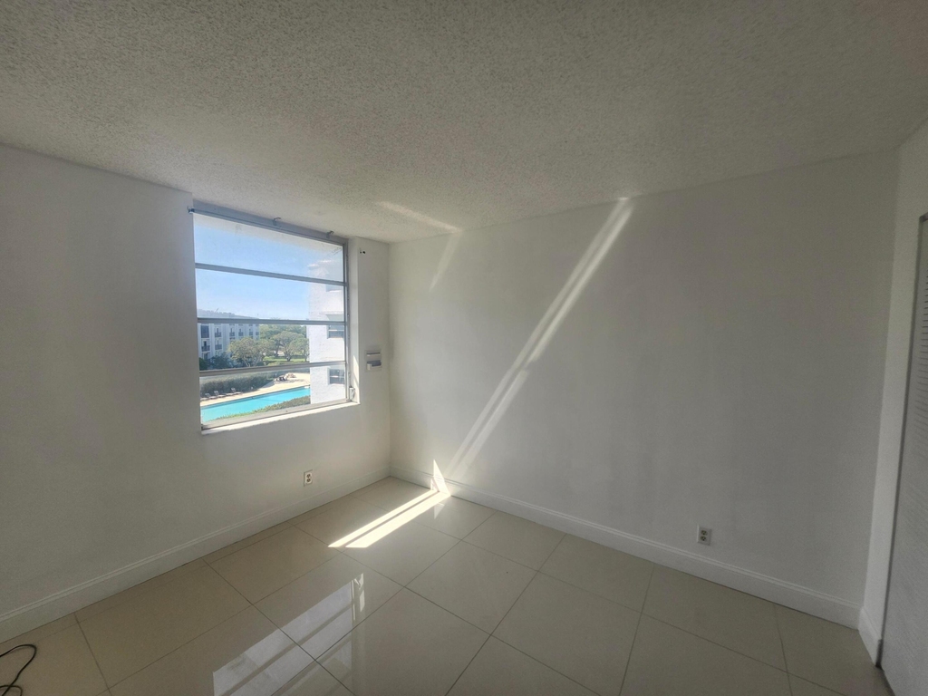 8600 N Sherman Circle N - Photo 14