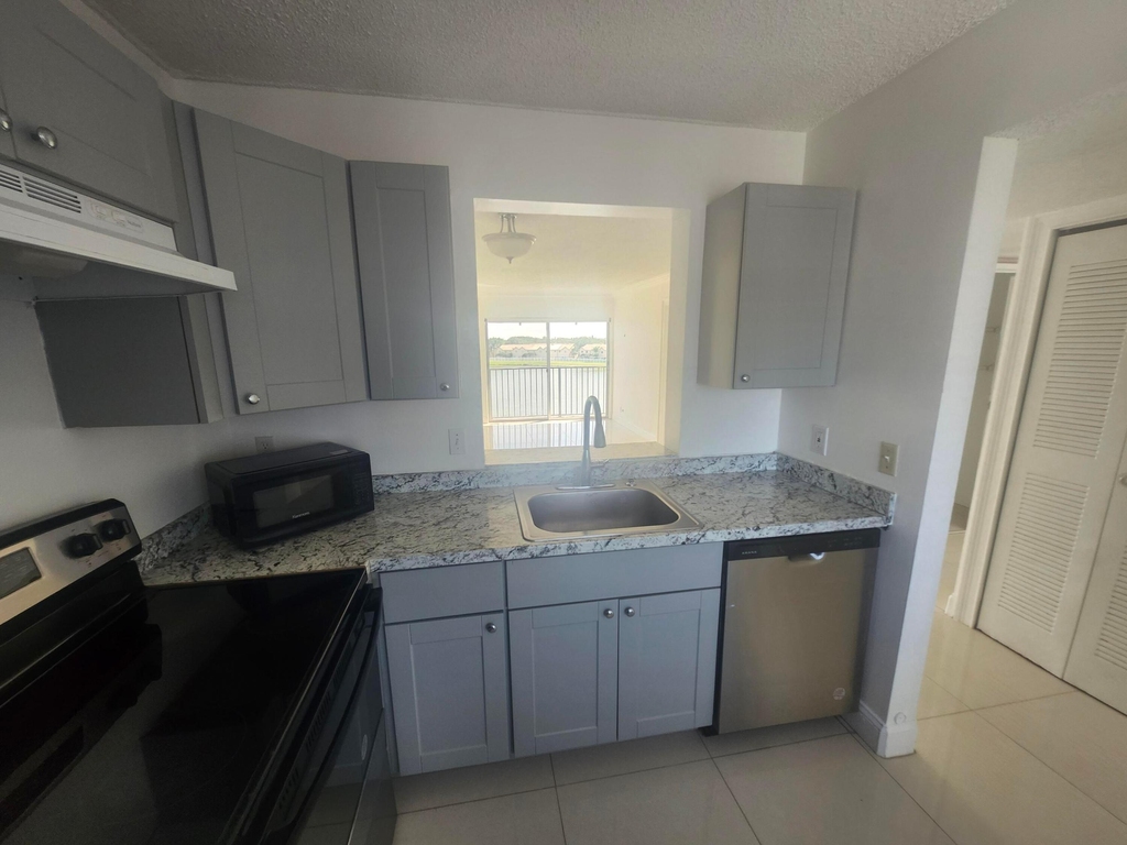 8600 N Sherman Circle N - Photo 7