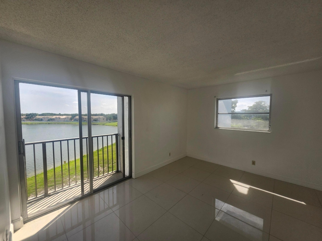 8600 N Sherman Circle N - Photo 10