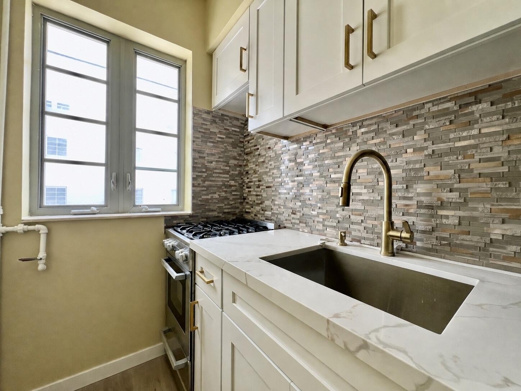 901 Collins Avenue - Photo 5