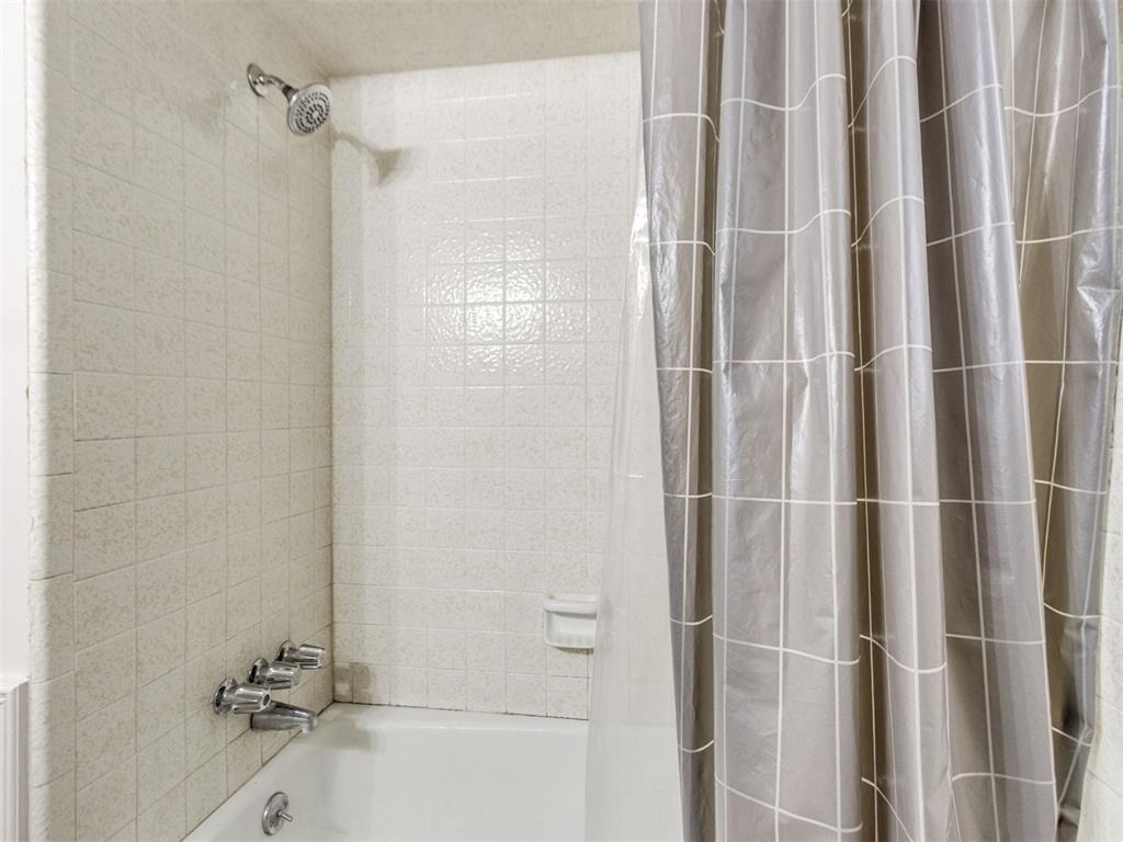 1400 Devonshire Circle - Photo 12