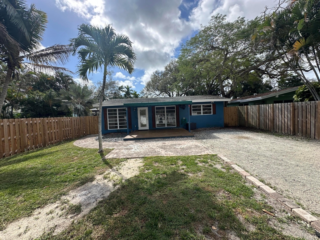 1424 Sw 9th Street - Photo 2