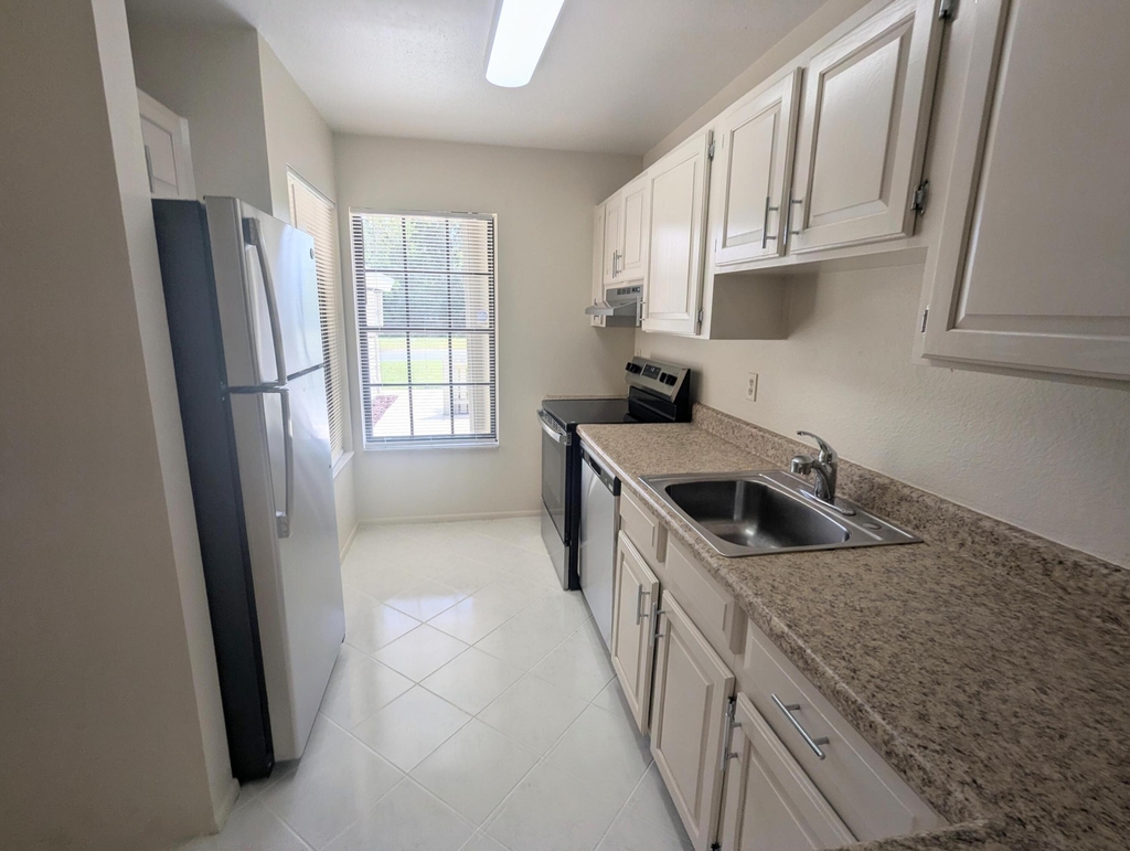 1455 Se Colchester Circle - Photo 9