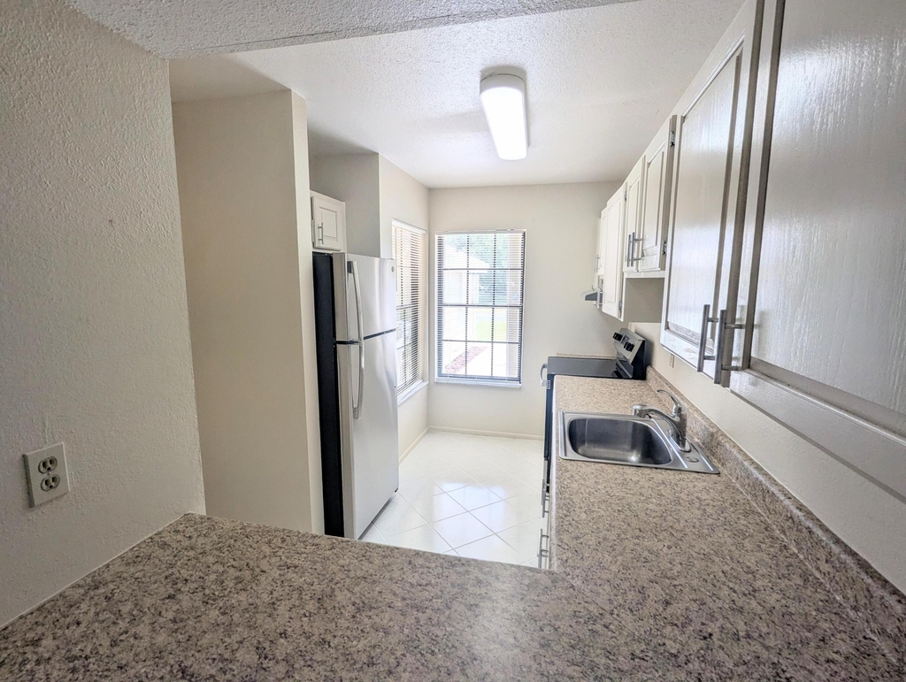 1455 Se Colchester Circle - Photo 6