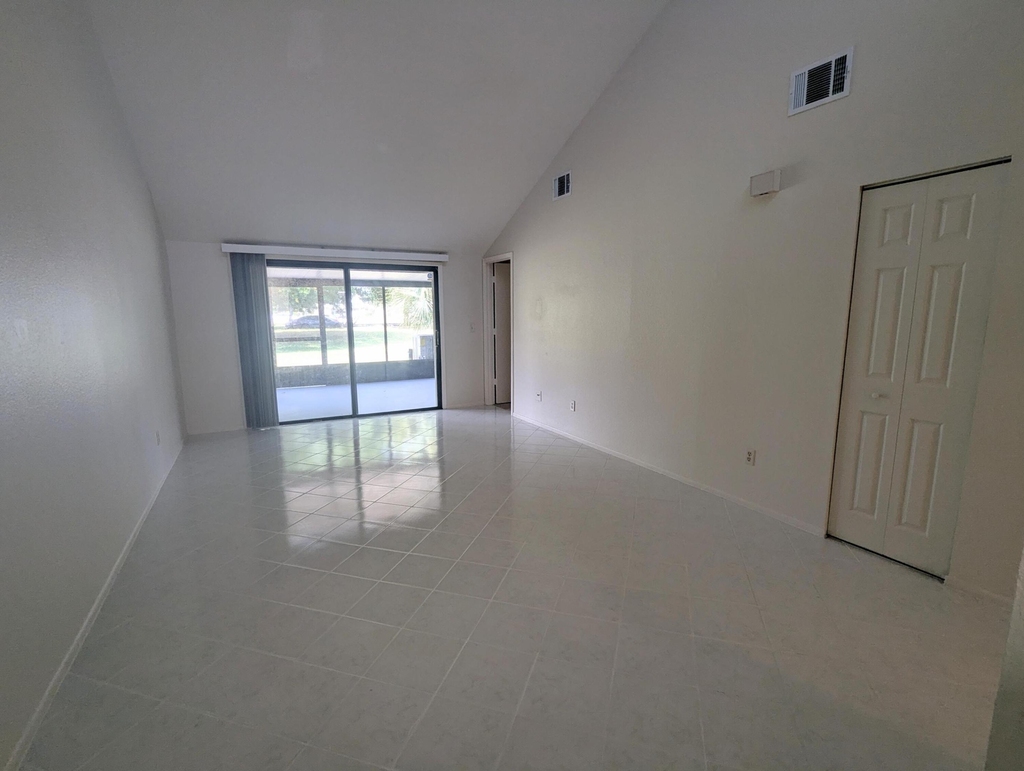 1455 Se Colchester Circle - Photo 3