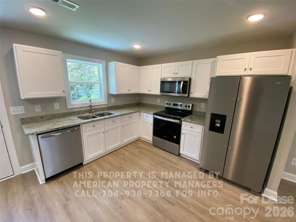 2701 Vale Avenue - Photo 4