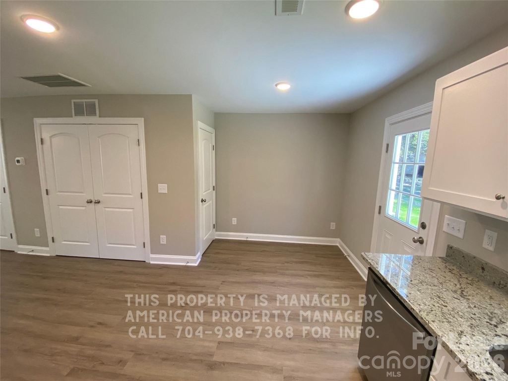 2701 Vale Avenue - Photo 3