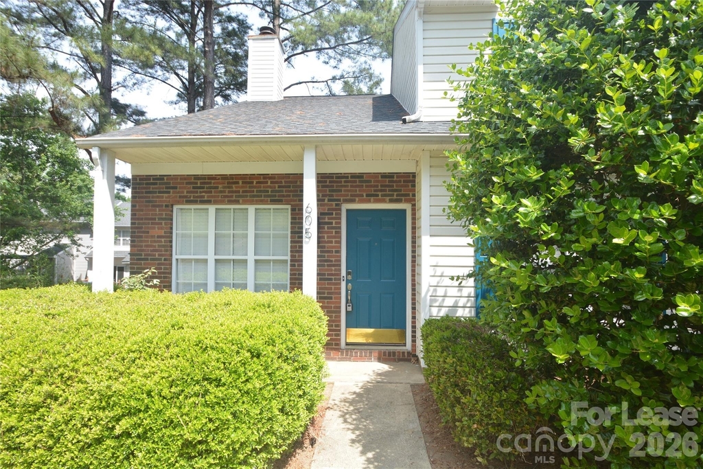 605 Mountainwater Drive - Photo 0