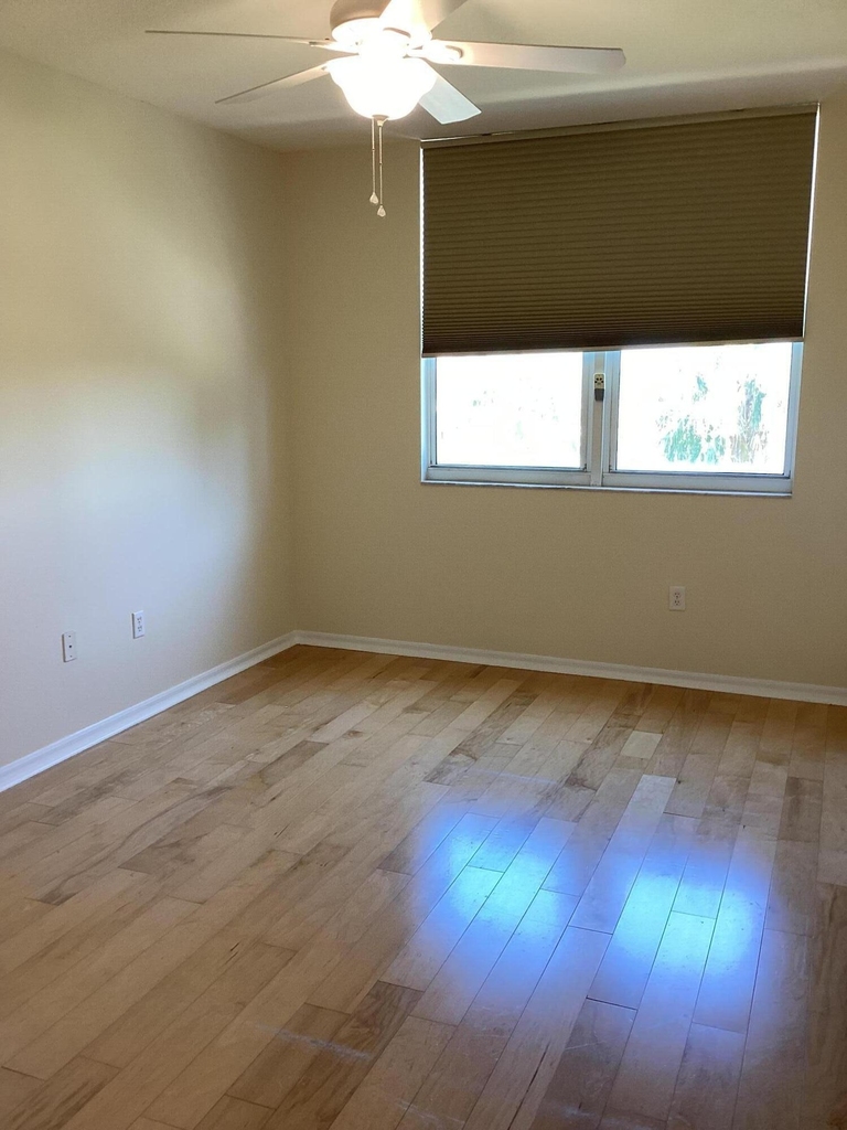 2421 Ne 65th Street - Photo 32