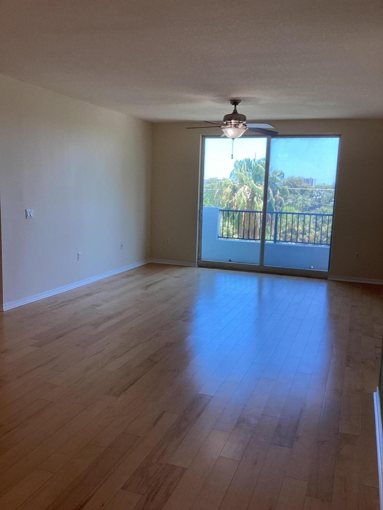 2421 Ne 65th Street - Photo 18