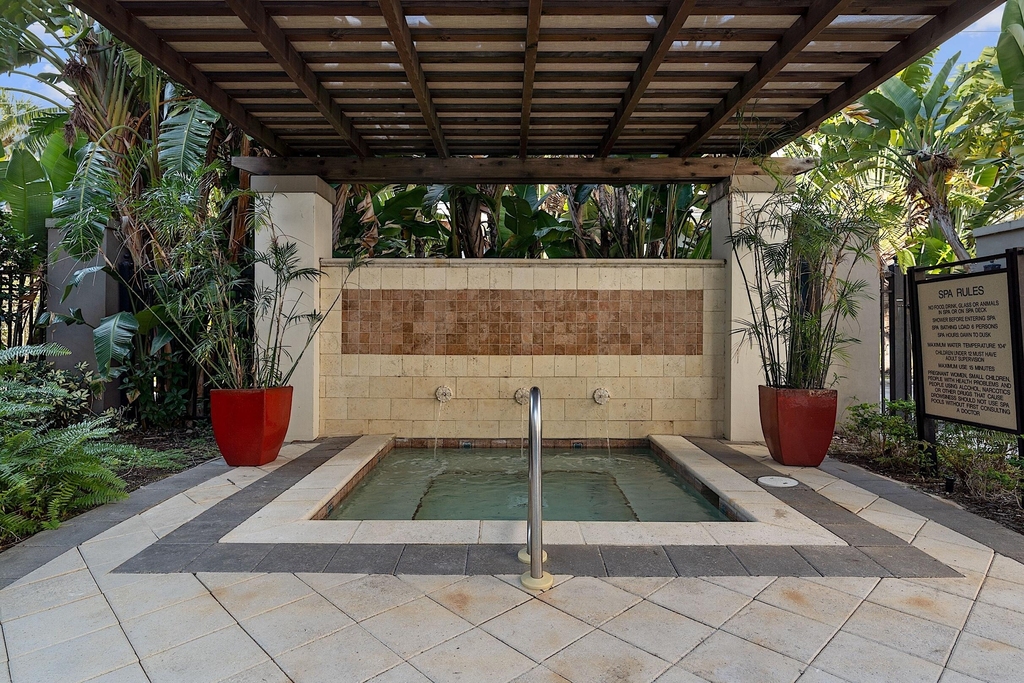 2421 Ne 65th Street - Photo 5