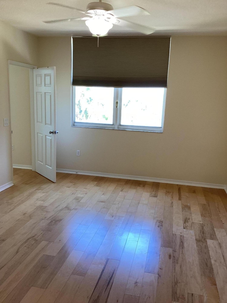 2421 Ne 65th Street - Photo 23
