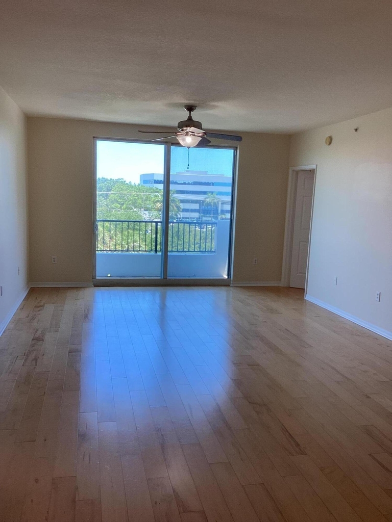2421 Ne 65th Street - Photo 21