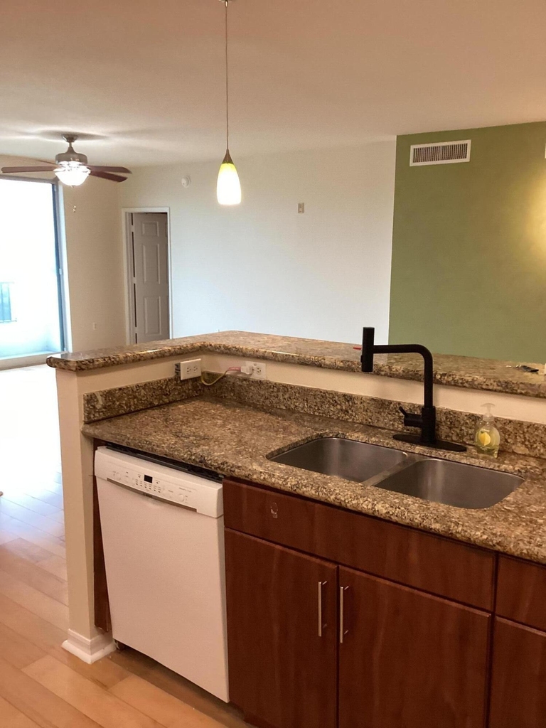 2421 Ne 65th Street - Photo 42