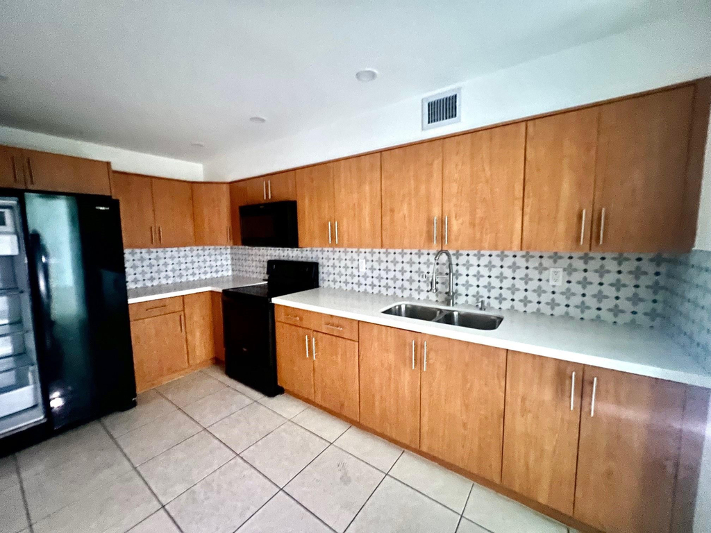7000 Nw 186th Street - Photo 18
