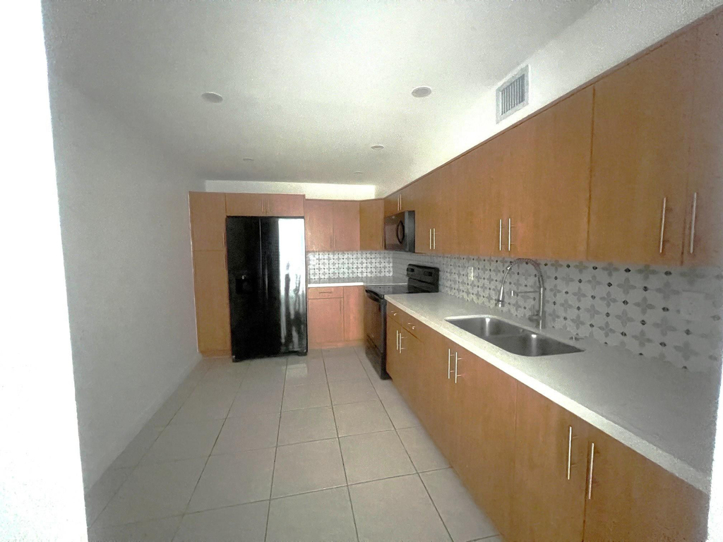 7000 Nw 186th Street - Photo 3