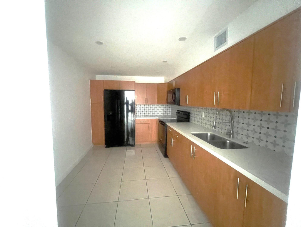 7000 Nw 186th Street - Photo 10