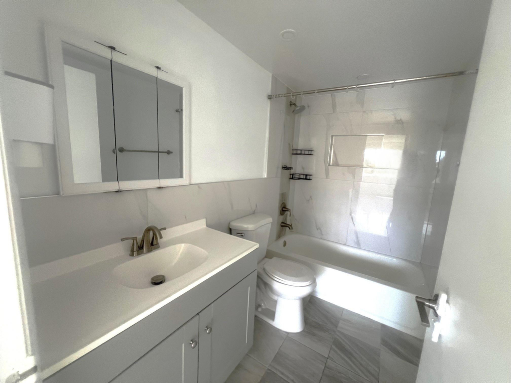 7000 Nw 186th Street - Photo 6