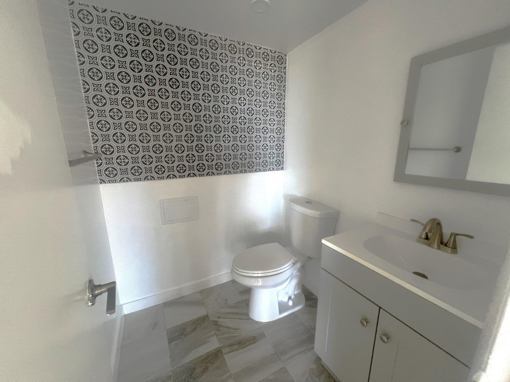 7000 Nw 186th Street - Photo 7