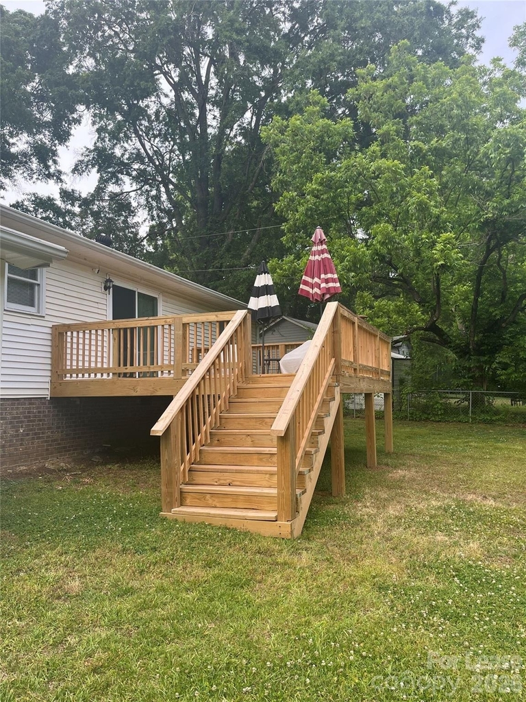 311 Hillcrest Drive - Photo 12