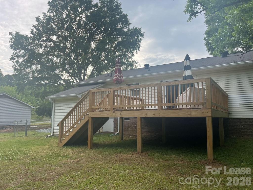 311 Hillcrest Drive - Photo 11