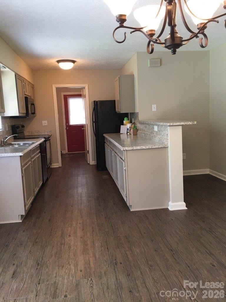 311 Hillcrest Drive - Photo 2