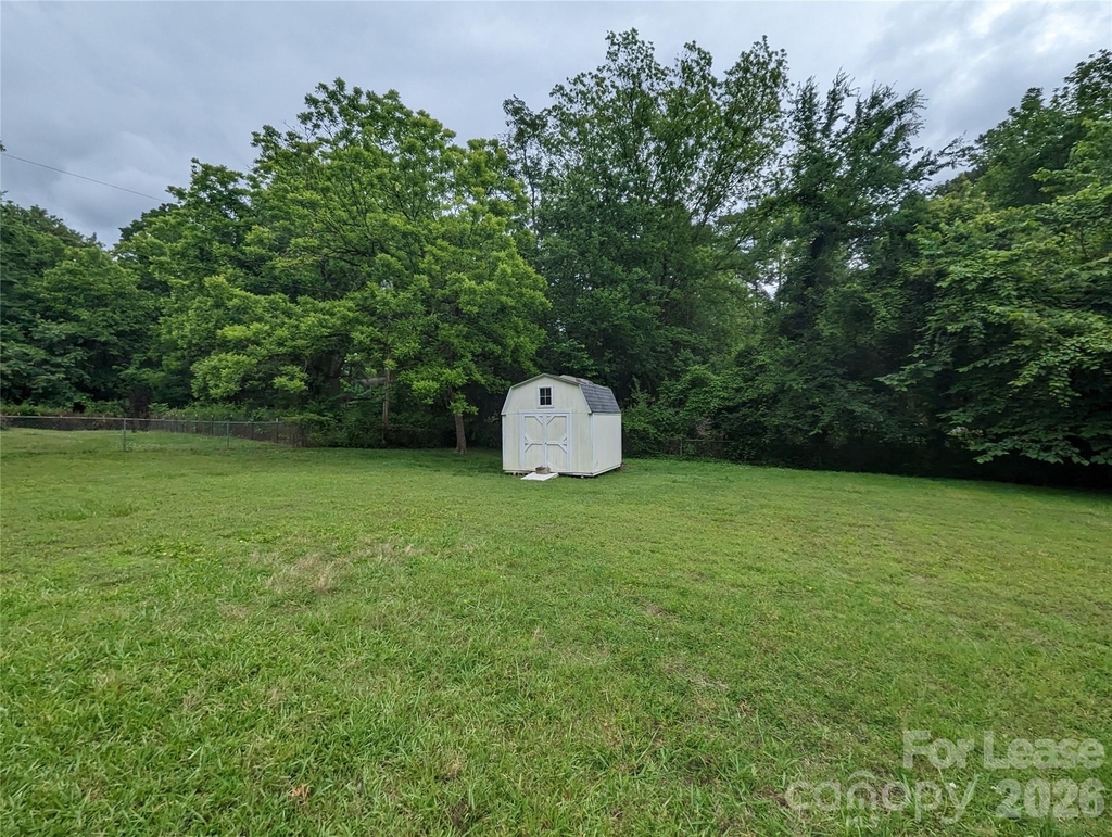 311 Hillcrest Drive - Photo 1
