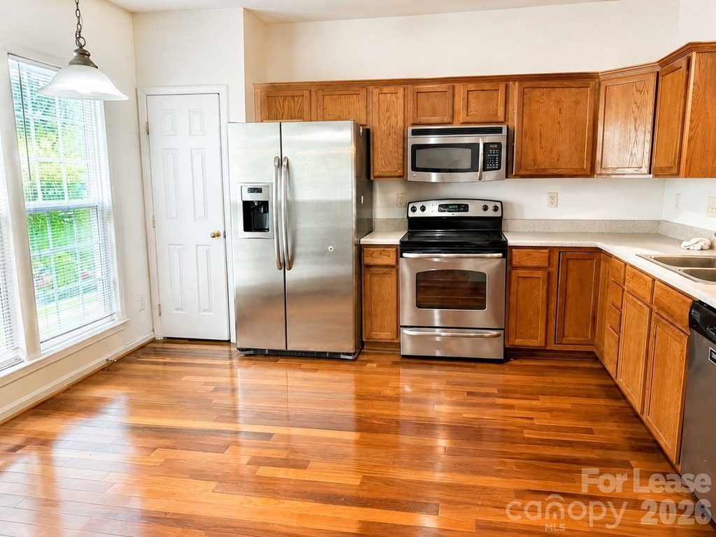 913 Tiger Lane - Photo 6