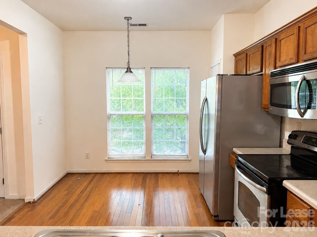913 Tiger Lane - Photo 7