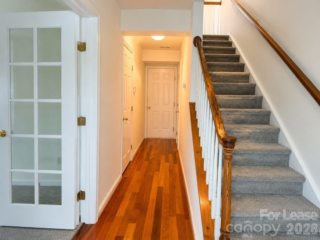 913 Tiger Lane - Photo 1