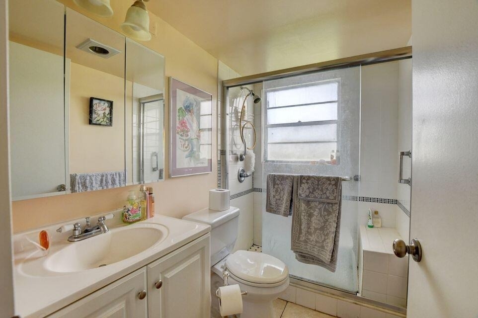 137 Fanshaw D - Photo 0