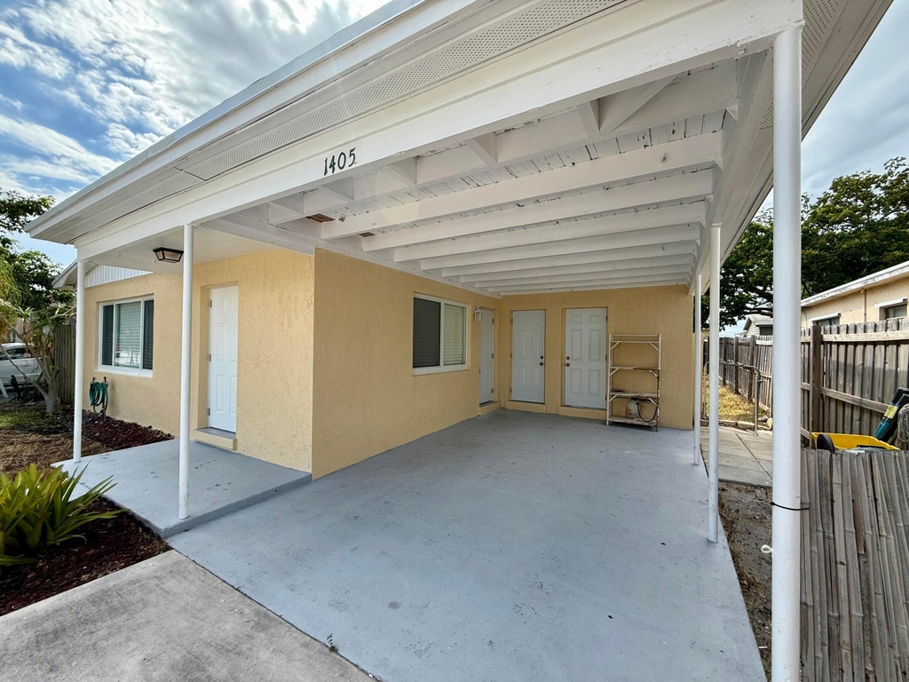 1405 N J Terrace - Photo 0