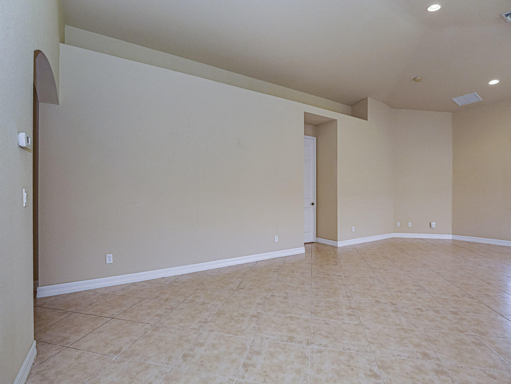 5561 57th Way - Photo 3