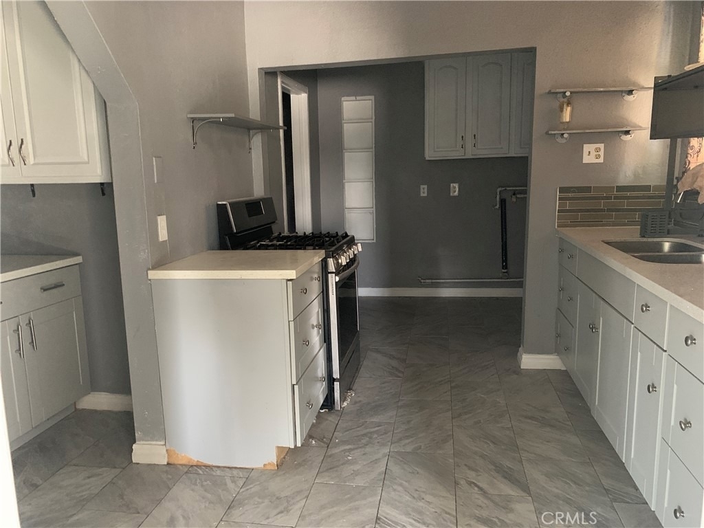 1432 W 9th - Photo 8
