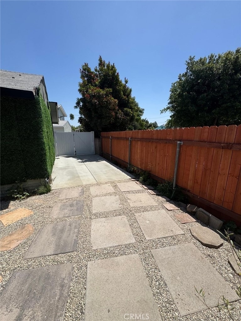8832 Greenwood Ave. - Photo 9
