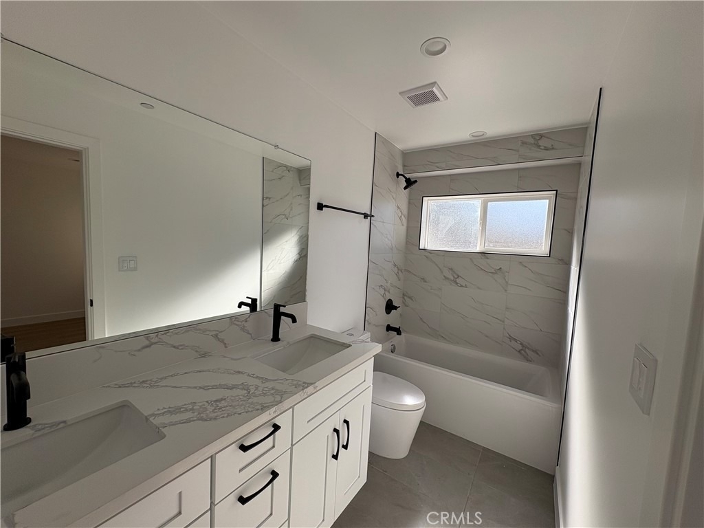14165 Calvert Street - Photo 11