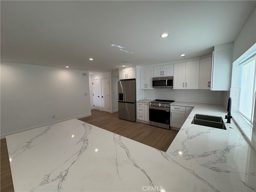 14165 Calvert Street - Photo 3