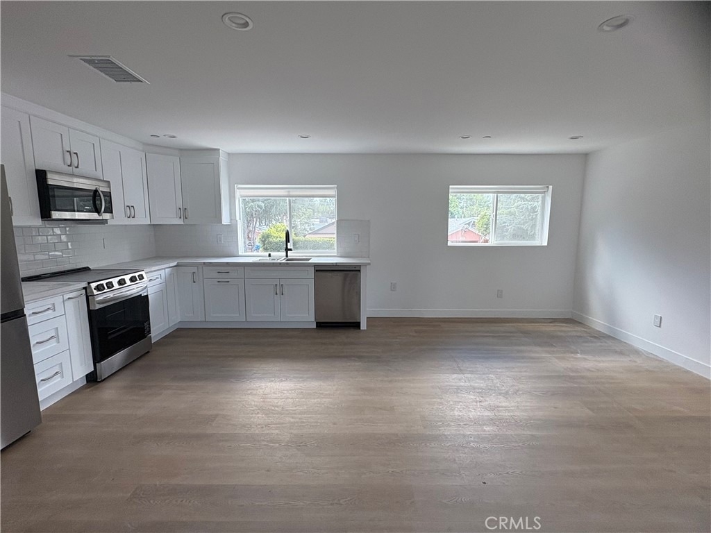 14165 Calvert Street - Photo 20