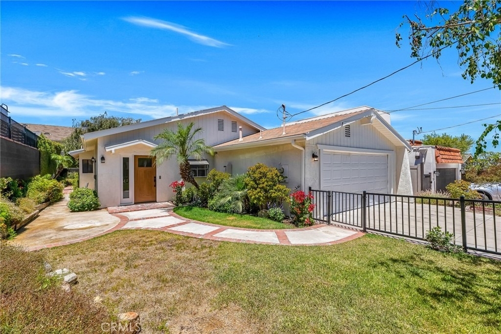 221 Acacia Lane - Photo 1