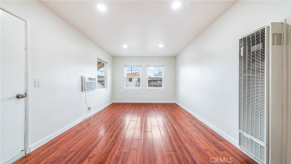 5863 Whitnall - Photo 2