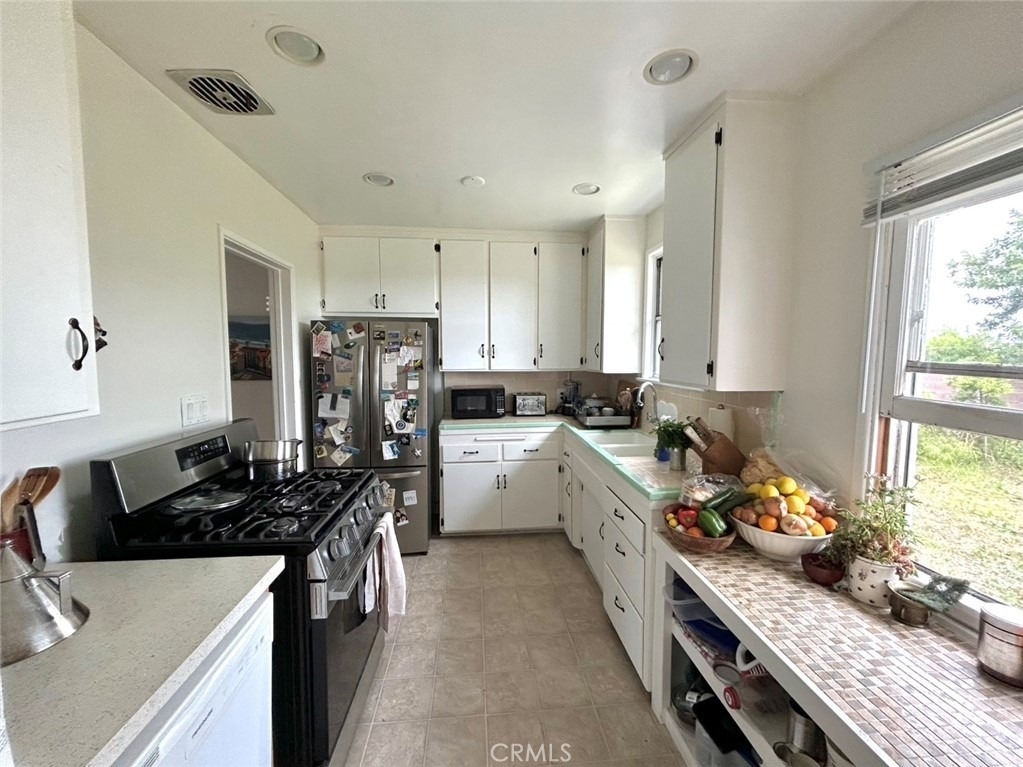 18402 Patronella Avenue - Photo 5