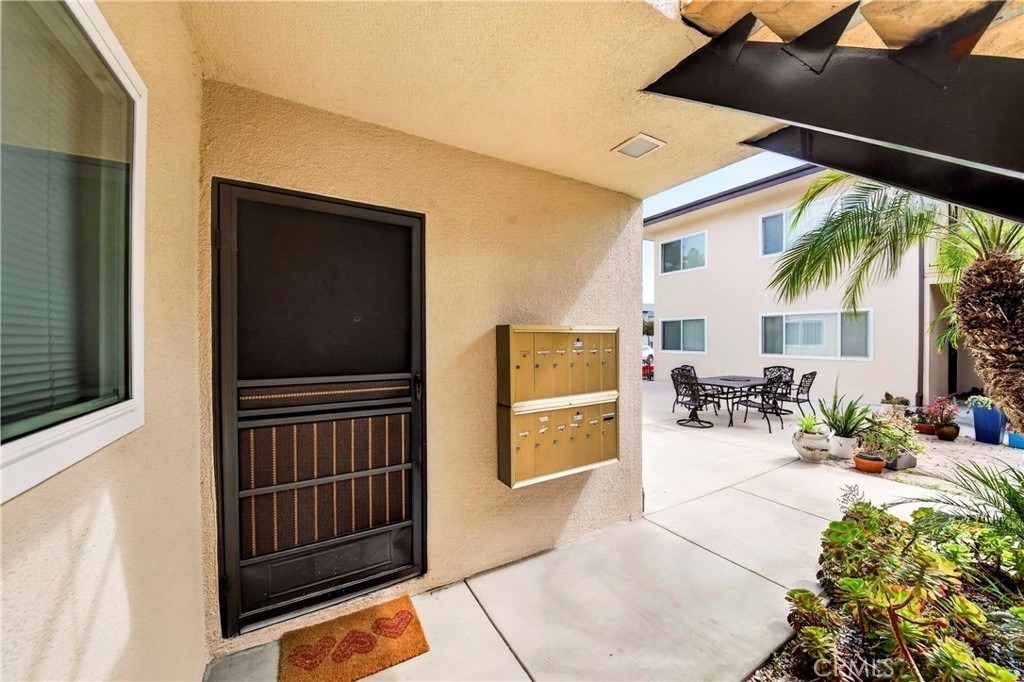 5326 Lorna Street - Photo 0