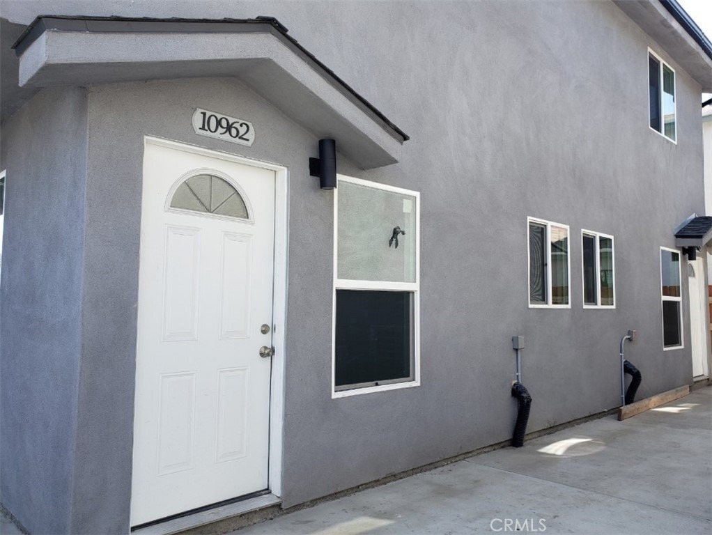 10962 Avalon - Photo 0