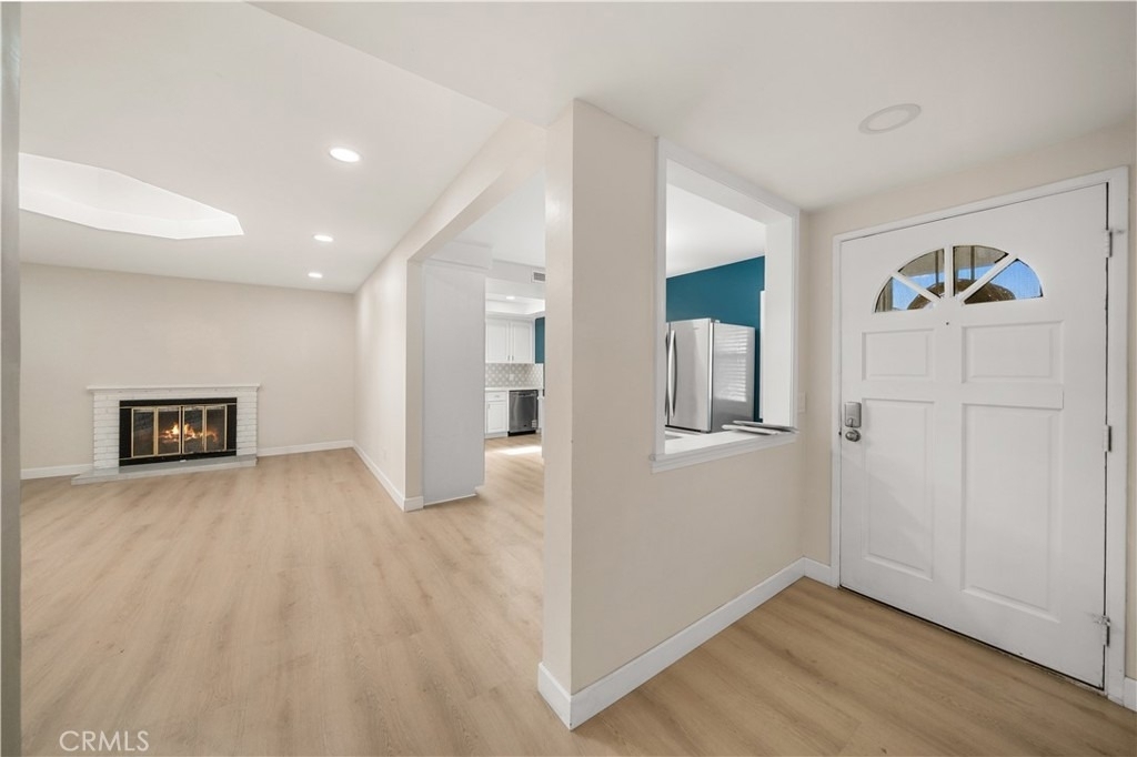 912 W Hill - Photo 4