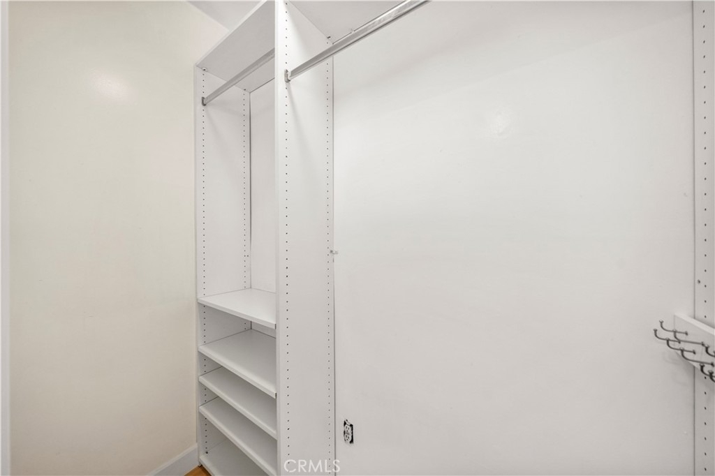 912 W Hill - Photo 32