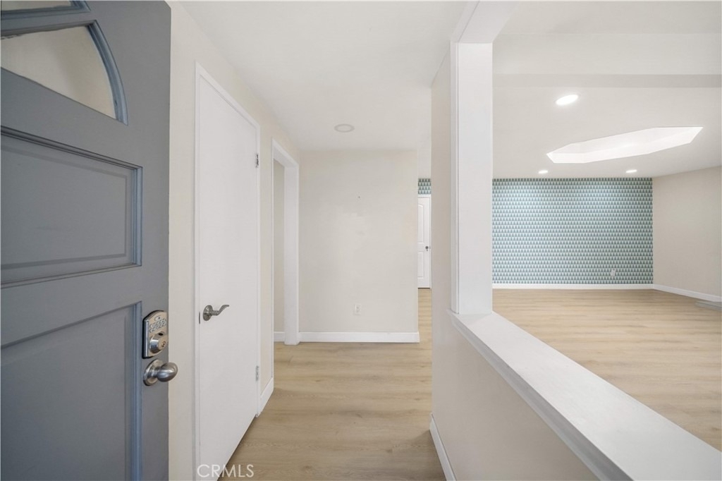 912 W Hill - Photo 3