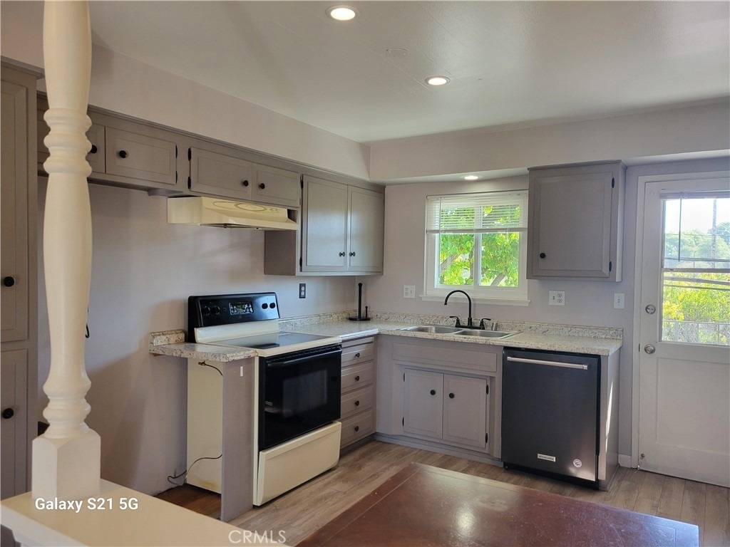 16862 Coach Lane - Photo 5