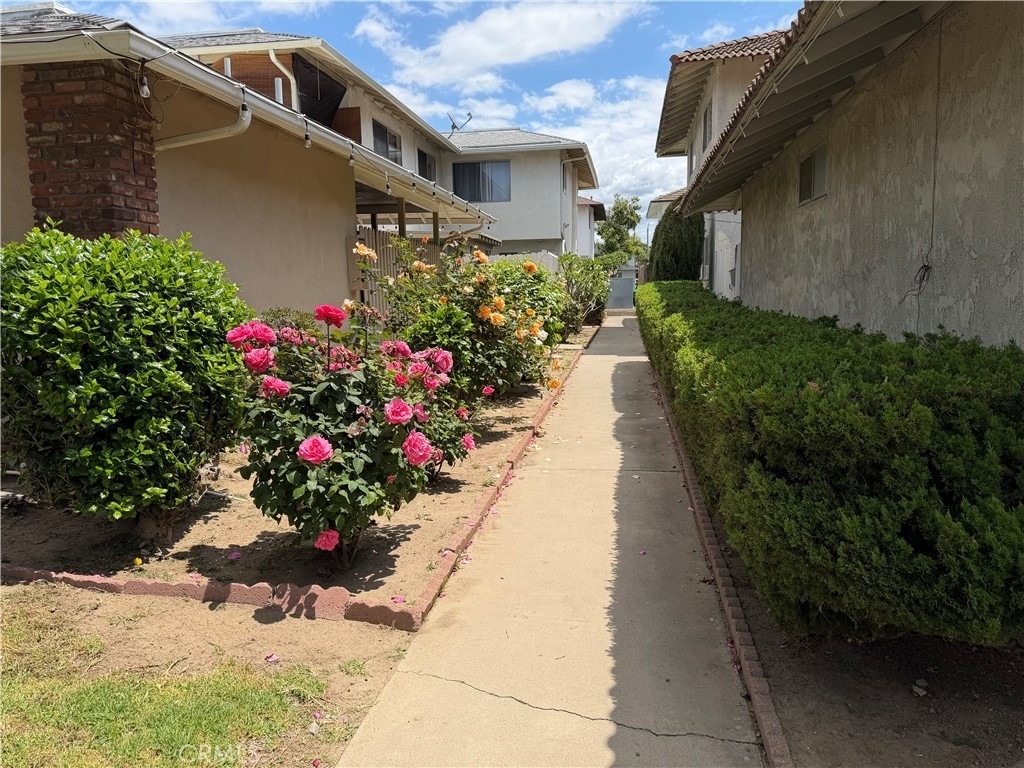 619 S Cypress - Photo 0