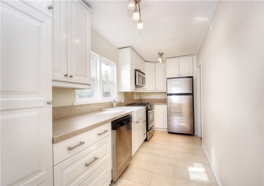 445 Bent Street - Photo 0