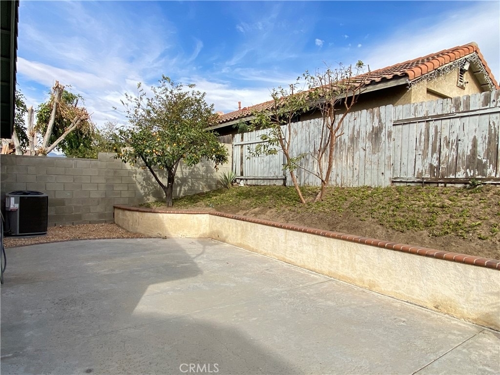 1084 Jacaranda Road - Photo 17